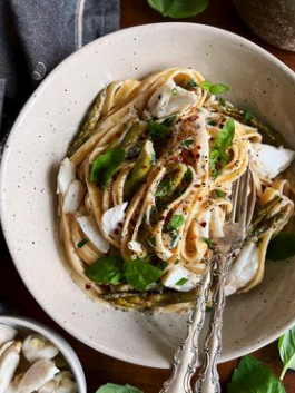 Creamy Crab and Asparagus Pasta